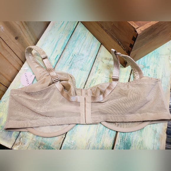 2 New Bras - Picture 3 of 4